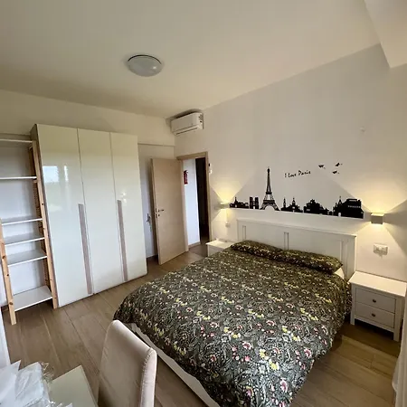 Grazioso Tiburtina - 3 Bedrooms * Róma